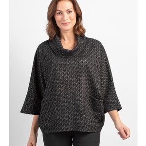 Habitat harvest fleece cozy poncho in black- Size Large
